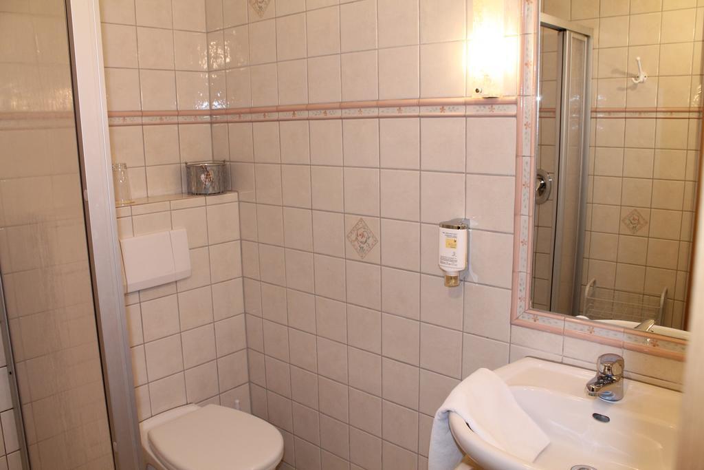ホテル ランドハウス ゴーケ Hövelhof 部屋 写真