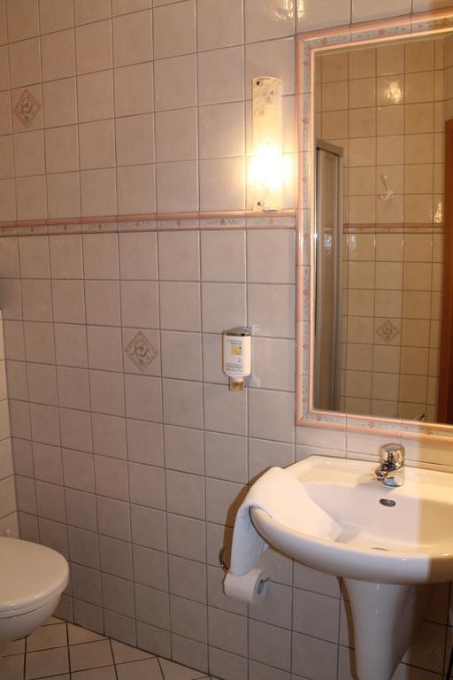 ホテル ランドハウス ゴーケ Hövelhof 部屋 写真